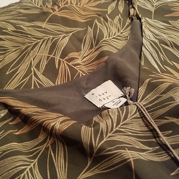 Floral Tank - Picture 2 of 3